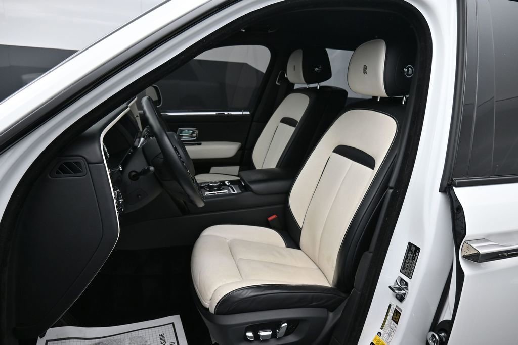 Used 2021 Rolls-Royce Cullinan Black Badge AWD/4WD image 10