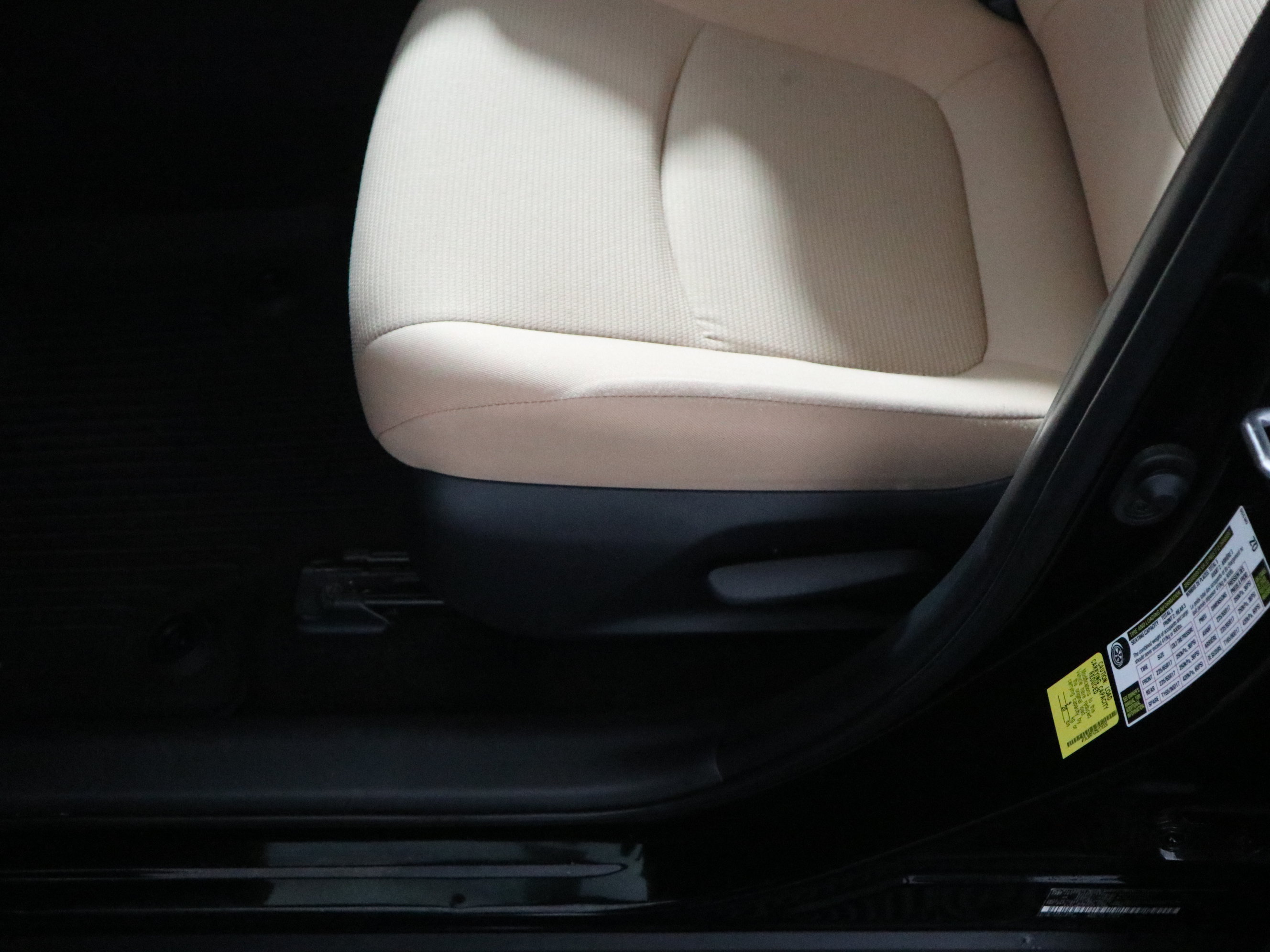 Used 2025 Toyota RAV4 LE AWD/4WD image 21