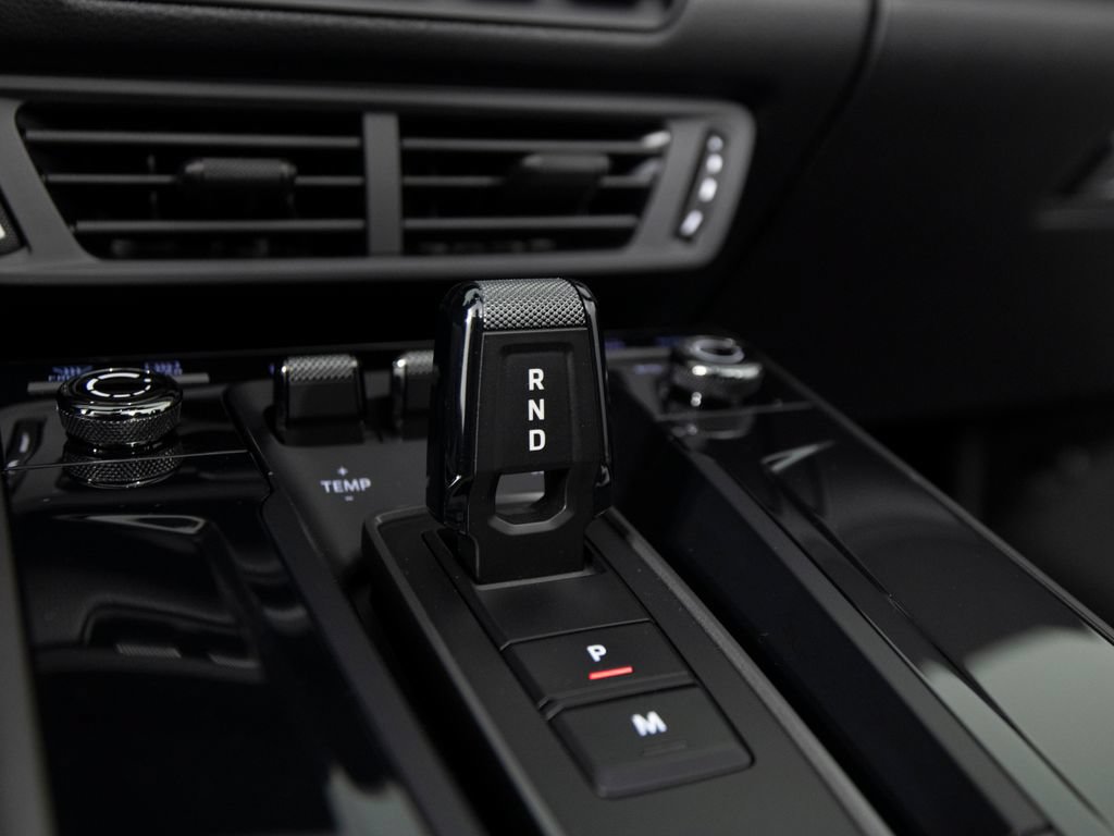 Certified 2025 Porsche 911 Carrera RWD image 33