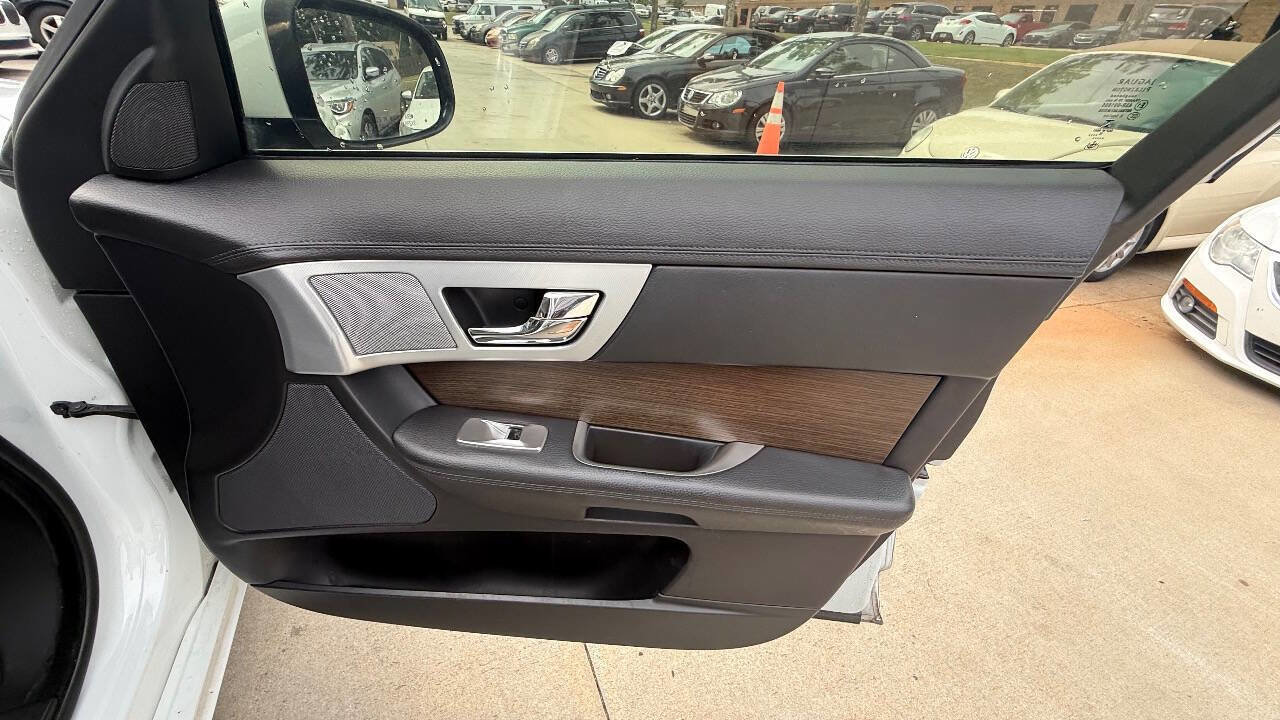 Used 2013 Jaguar XF RWD image 79