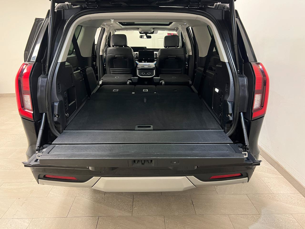 Used 2025 Ford Expedition Max Platinum AWD/4WD image 22