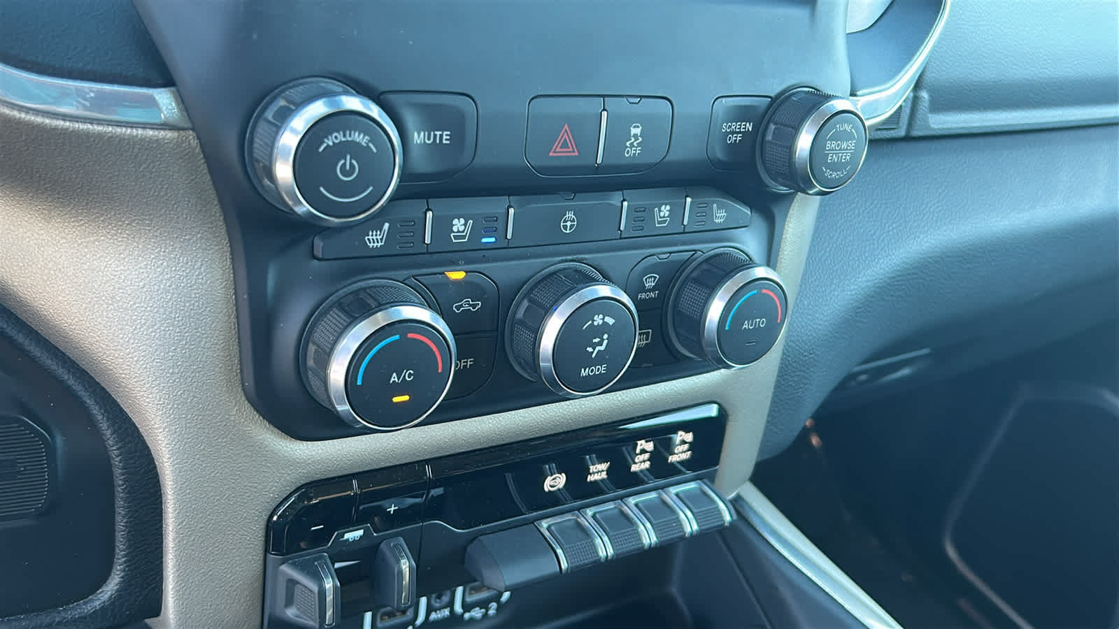 Used 2020 RAM 2500 Laramie AWD/4WD image 14
