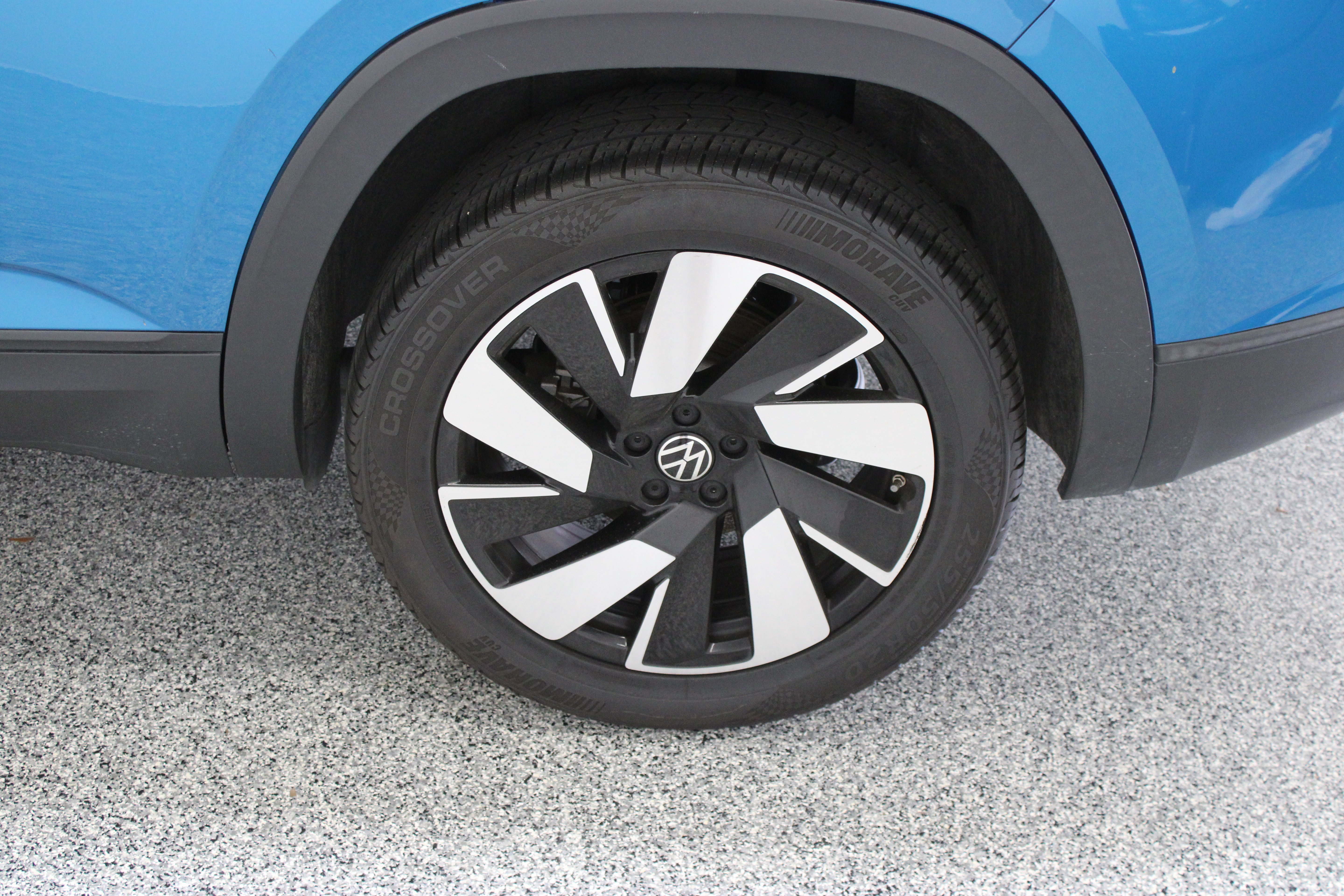Used 2024 Volkswagen Atlas Cross Sport SE FWD image 10