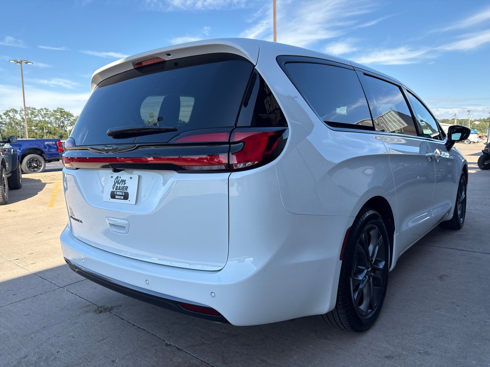 New 2026 Chrysler Pacifica Select image 10