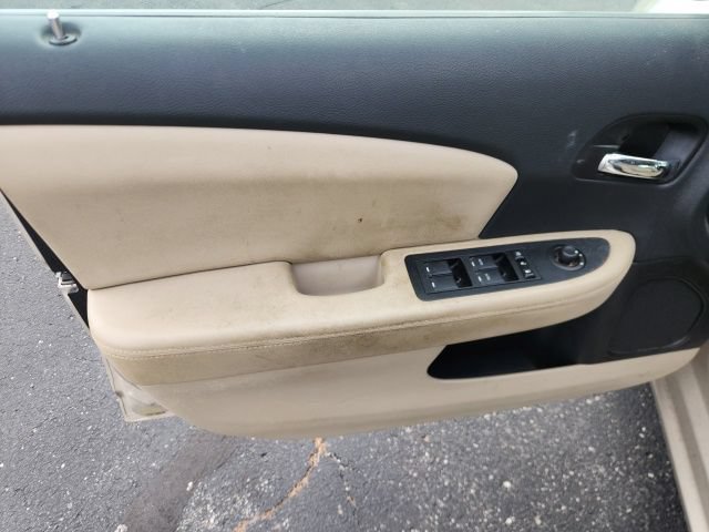 Used 2014 Chrysler 200 Limited FWD image 10