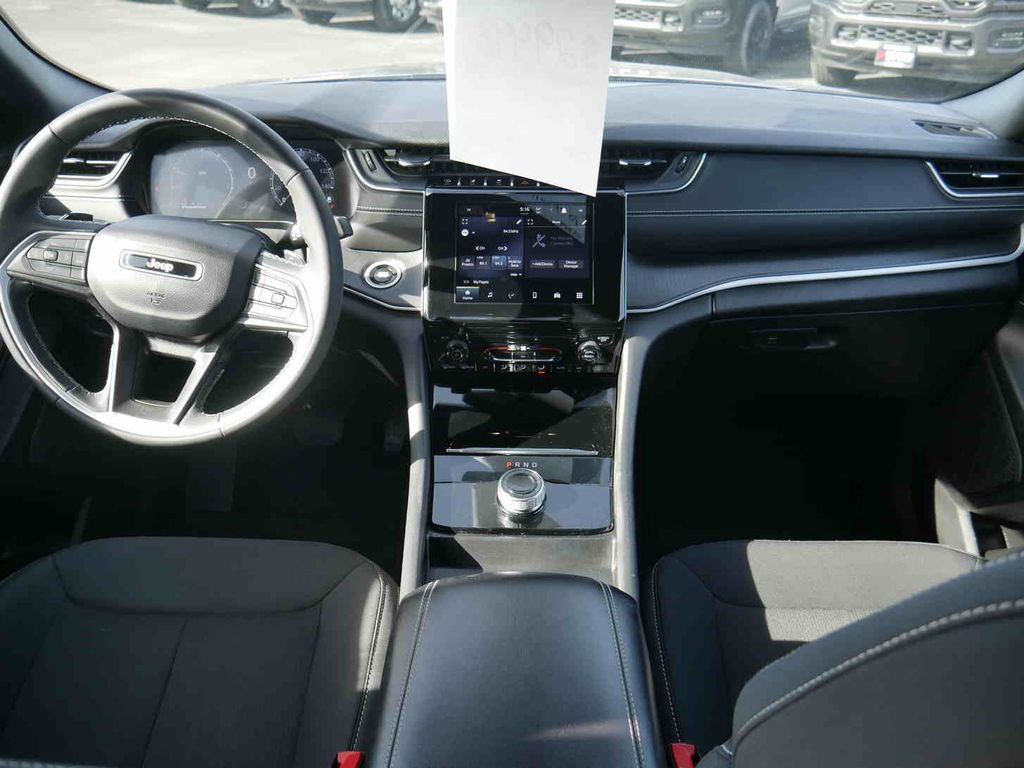 Certified 2024 Jeep Grand Cherokee L Laredo image 5