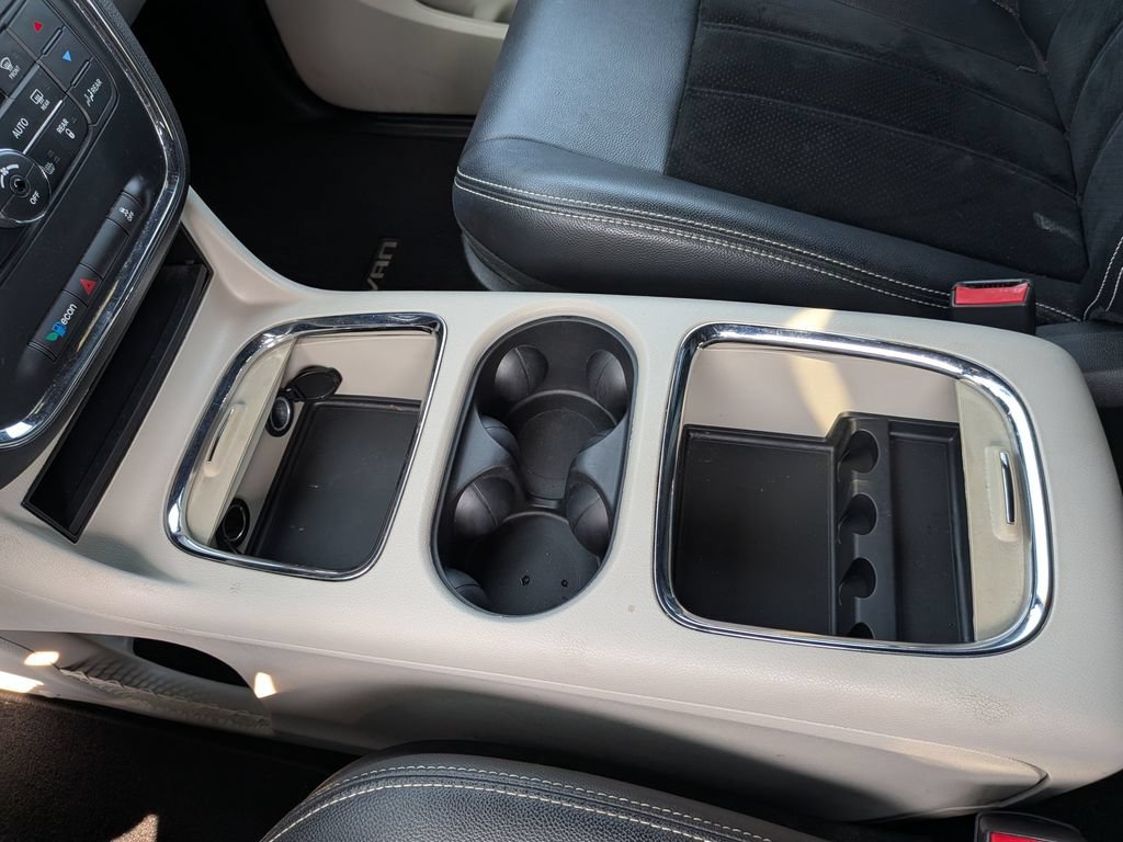 Used 2017 Dodge Grand Caravan SXT w/ Driver Convenience Group FWD image 20