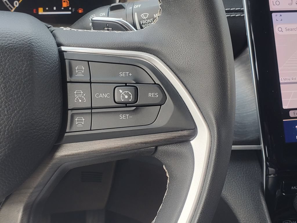 Used 2023 Jeep Grand Cherokee L Limited AWD/4WD image 14