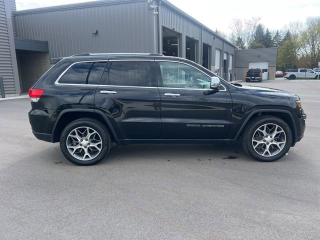 Used 2017 Jeep Grand Cherokee Limited w/ Luxury Group II image 4
