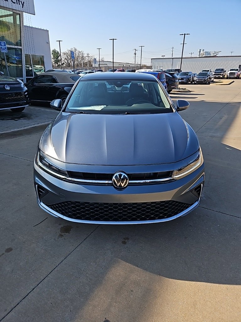 New 2026 Volkswagen Jetta SE image 2