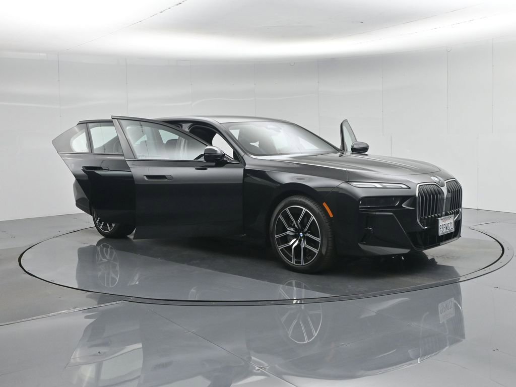 Used 2025 BMW 740i image 33