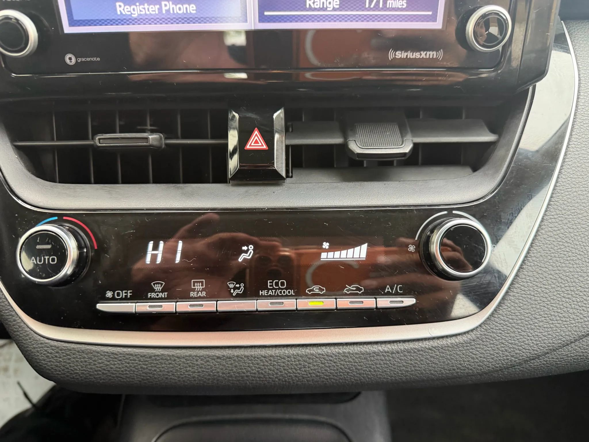 Used 2022 Toyota Corolla LE image 19