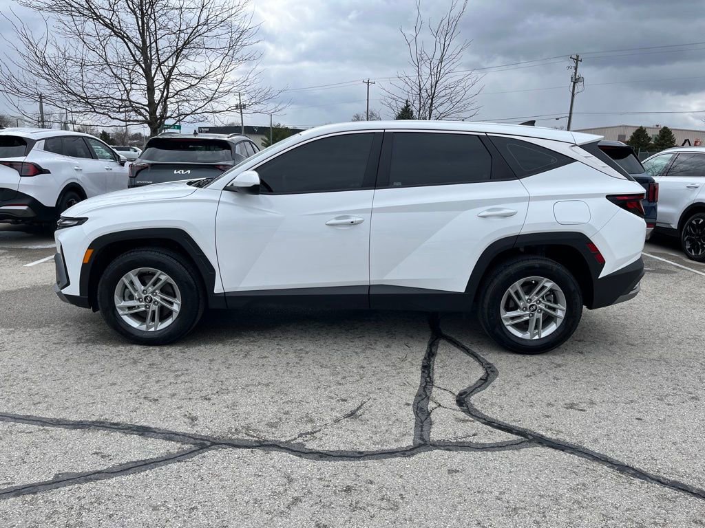 Used 2025 Hyundai Tucson SE image 4