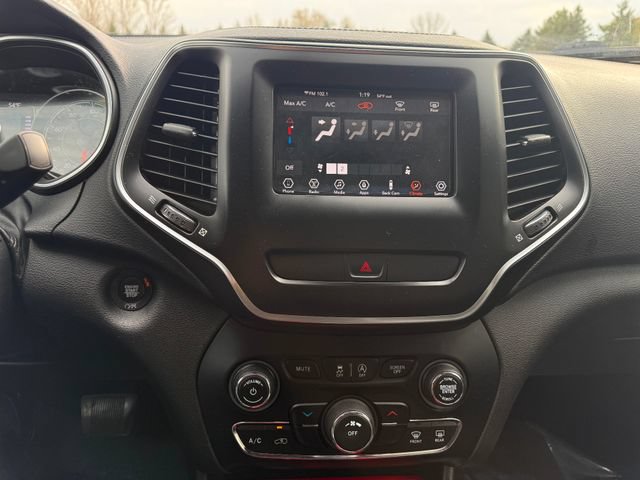 Used 2019 Jeep Cherokee Latitude Plus AWD/4WD image 7