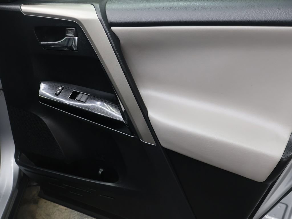 Used 2017 Toyota RAV4 Limited FWD image 11