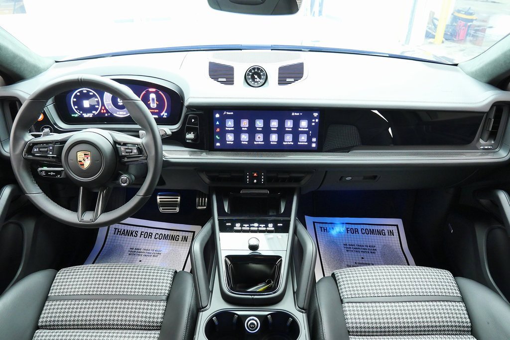 Used 2025 Porsche Cayenne GTS image 23