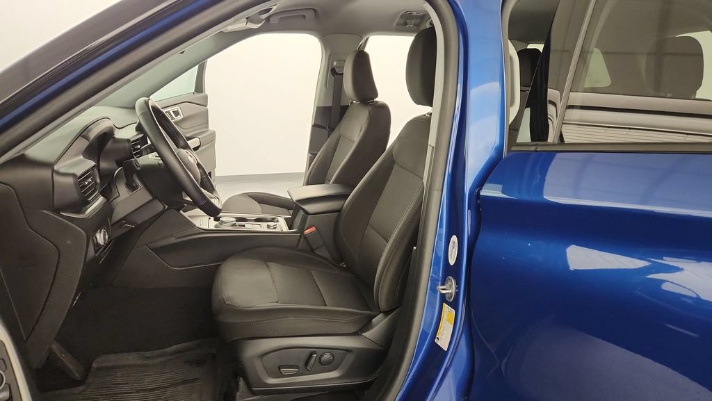Used 2023 Ford Explorer XLT AWD/4WD image 14