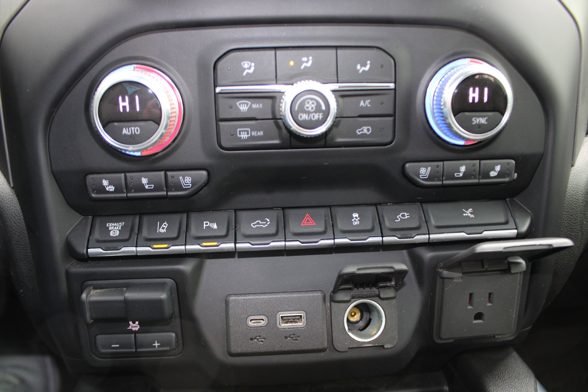 Used 2022 GMC Sierra 3500 Denali w/ Denali Ultimate Package image 28