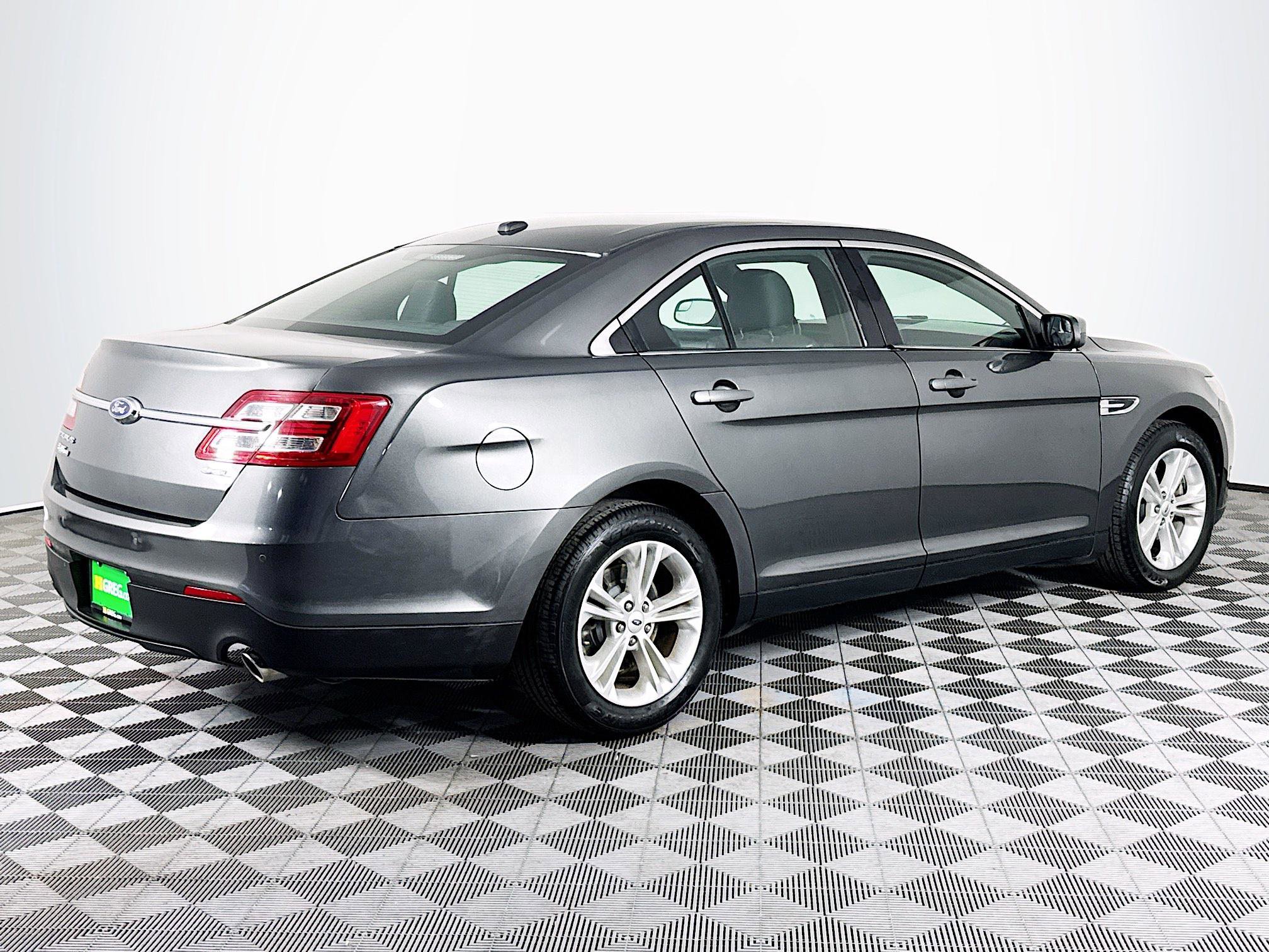 Used 2018 Ford Taurus SEL image 10