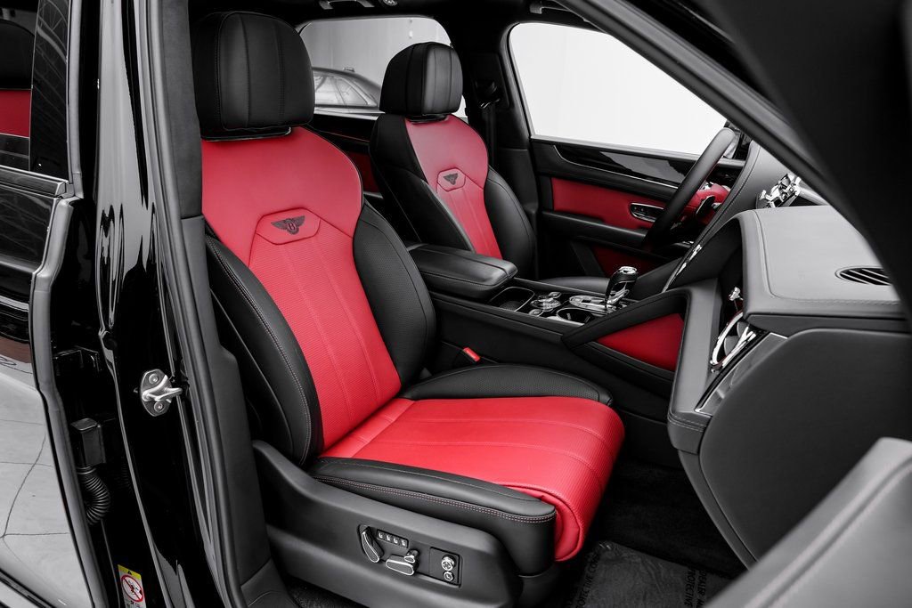 Used 2023 Bentley Bentayga image 37