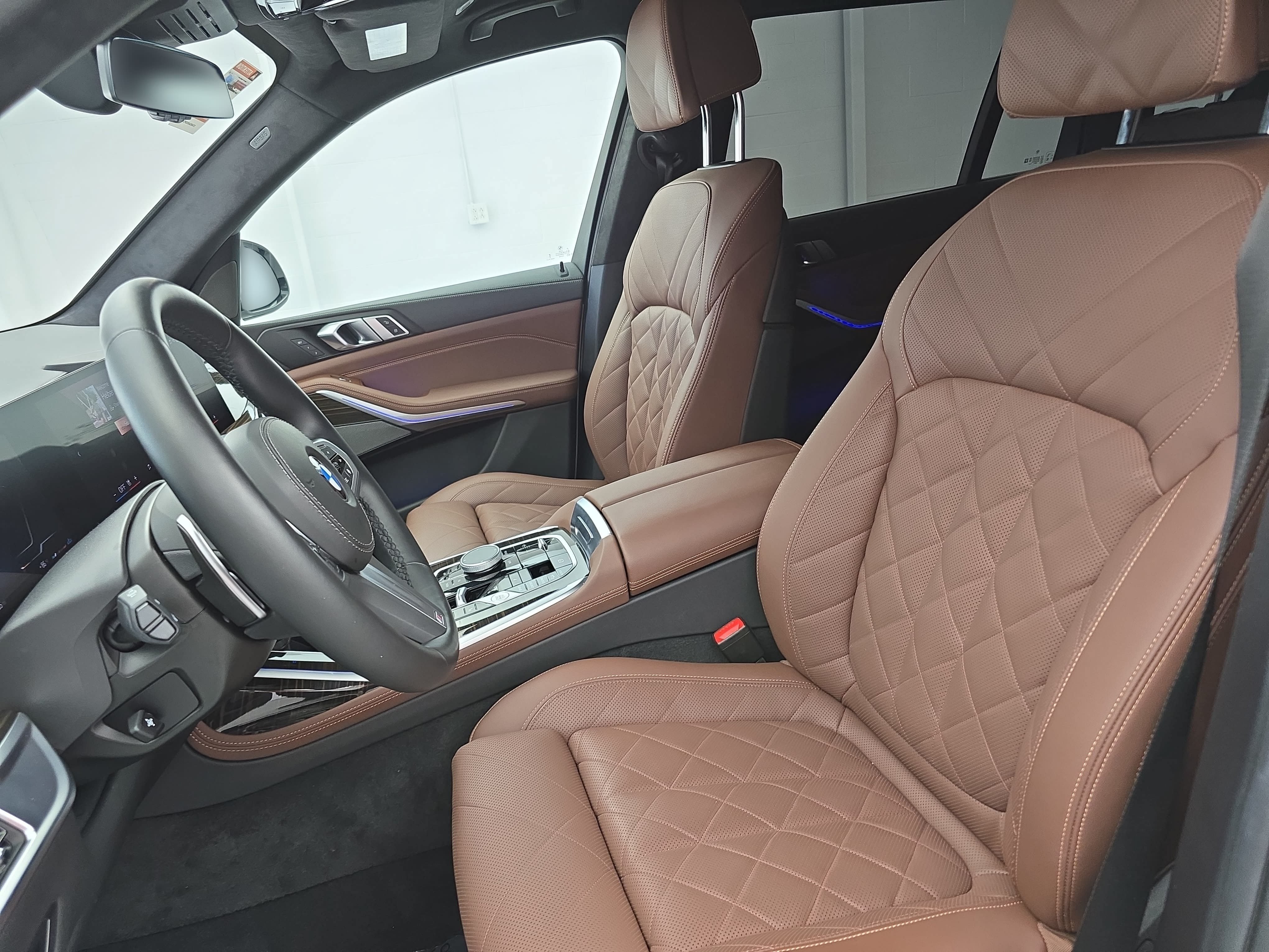 Used 2024 BMW X7 xDrive40i w/ M Sport Package AWD/4WD image 16