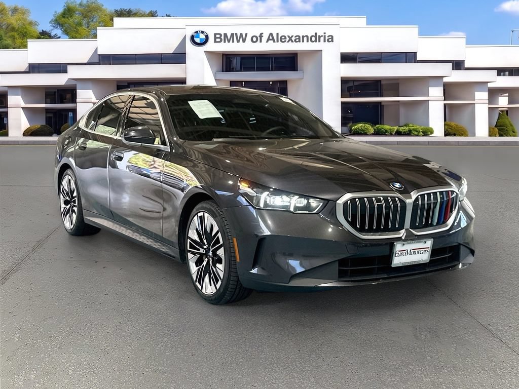 Used 2024 BMW 530i xDrive w/ Convenience Package AWD/4WD image 3