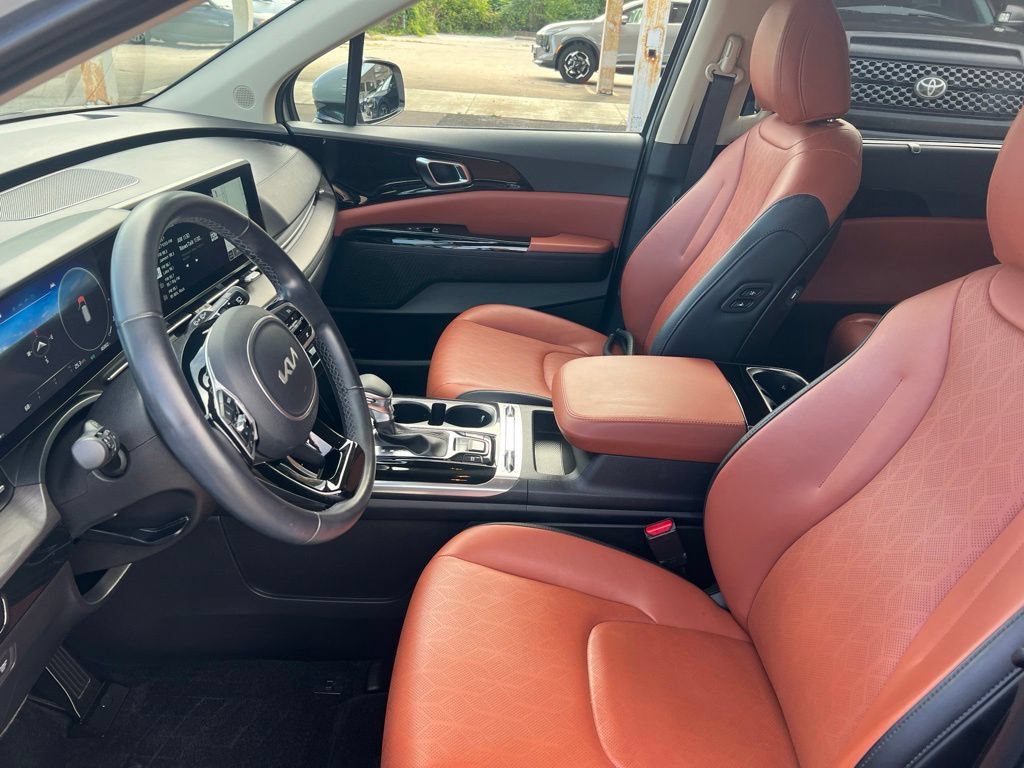 Certified 2023 Kia Carnival SX FWD image 4