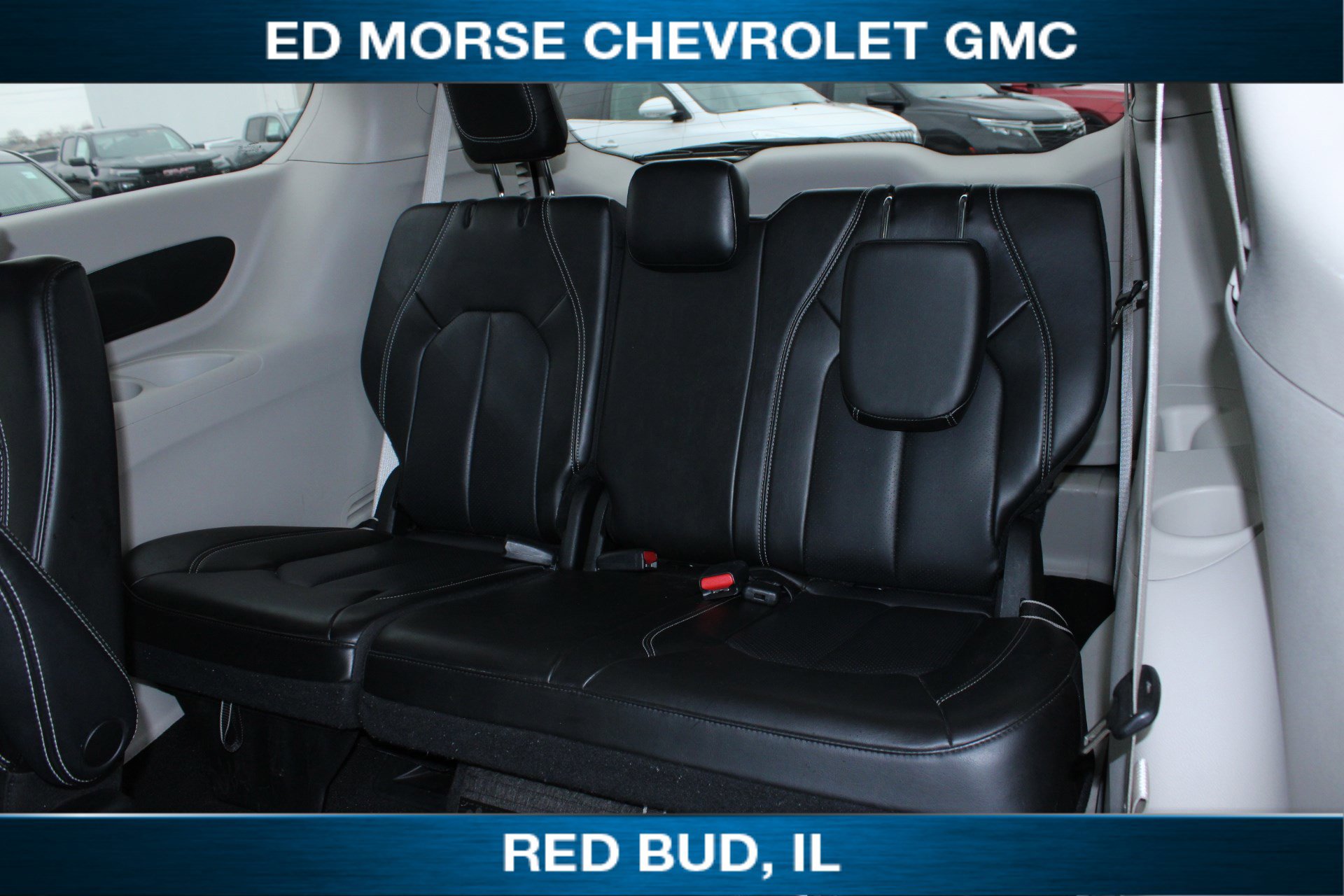 Used 2023 Chrysler Pacifica Touring-L image 19