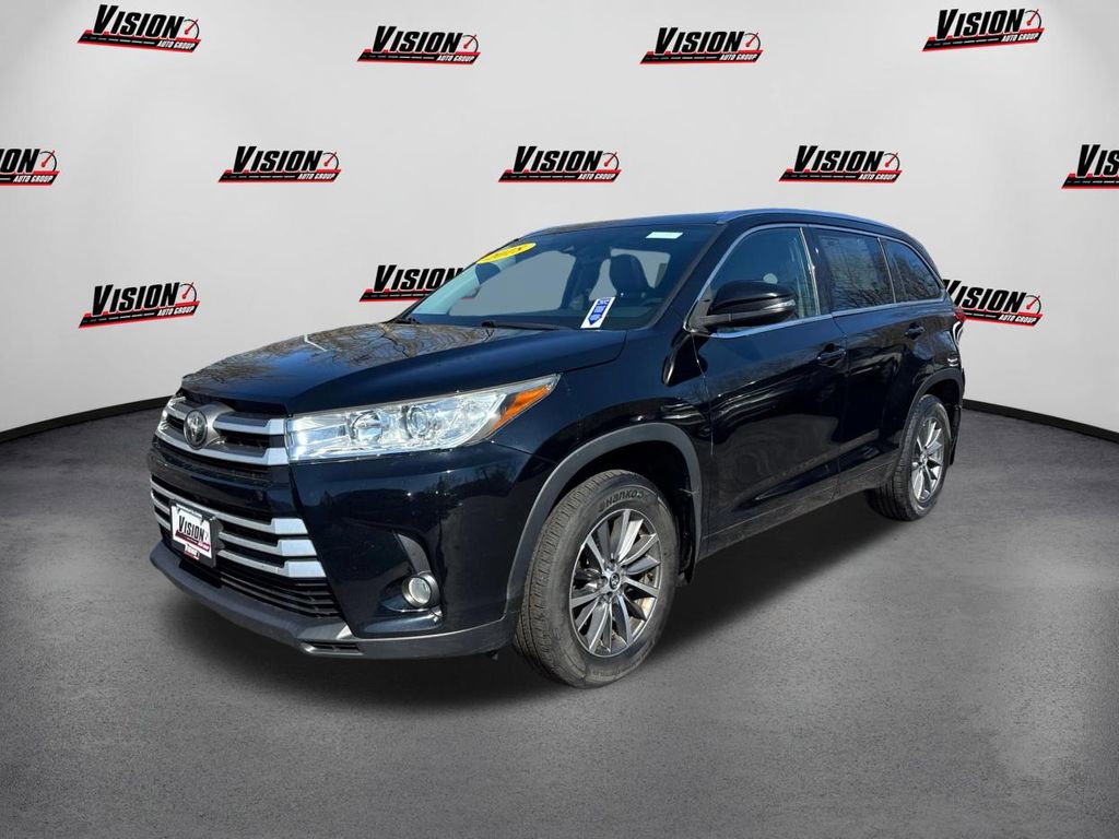 Used 2018 Toyota Highlander XLE w/ Carpet Mat Package (TMS) AWD/4WD image 1