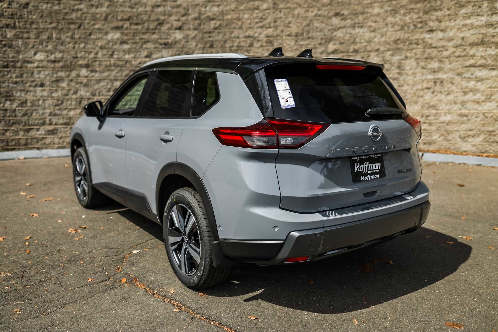 New 2025 Nissan Rogue SL w/ Tech Package image 4