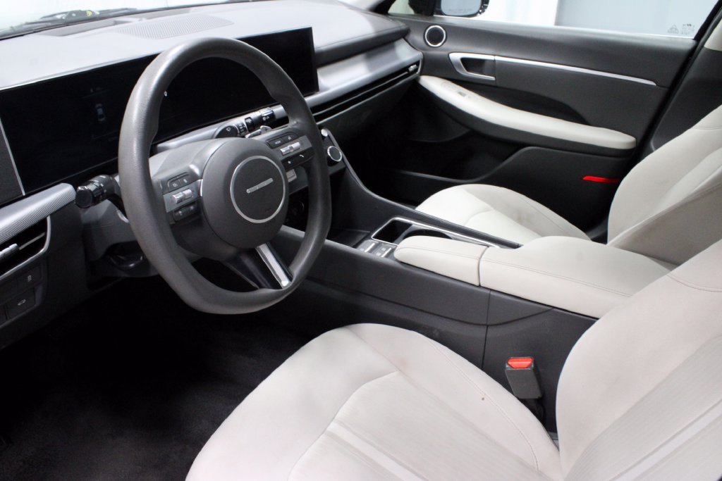 Used 2025 Hyundai Sonata SEL FWD image 23