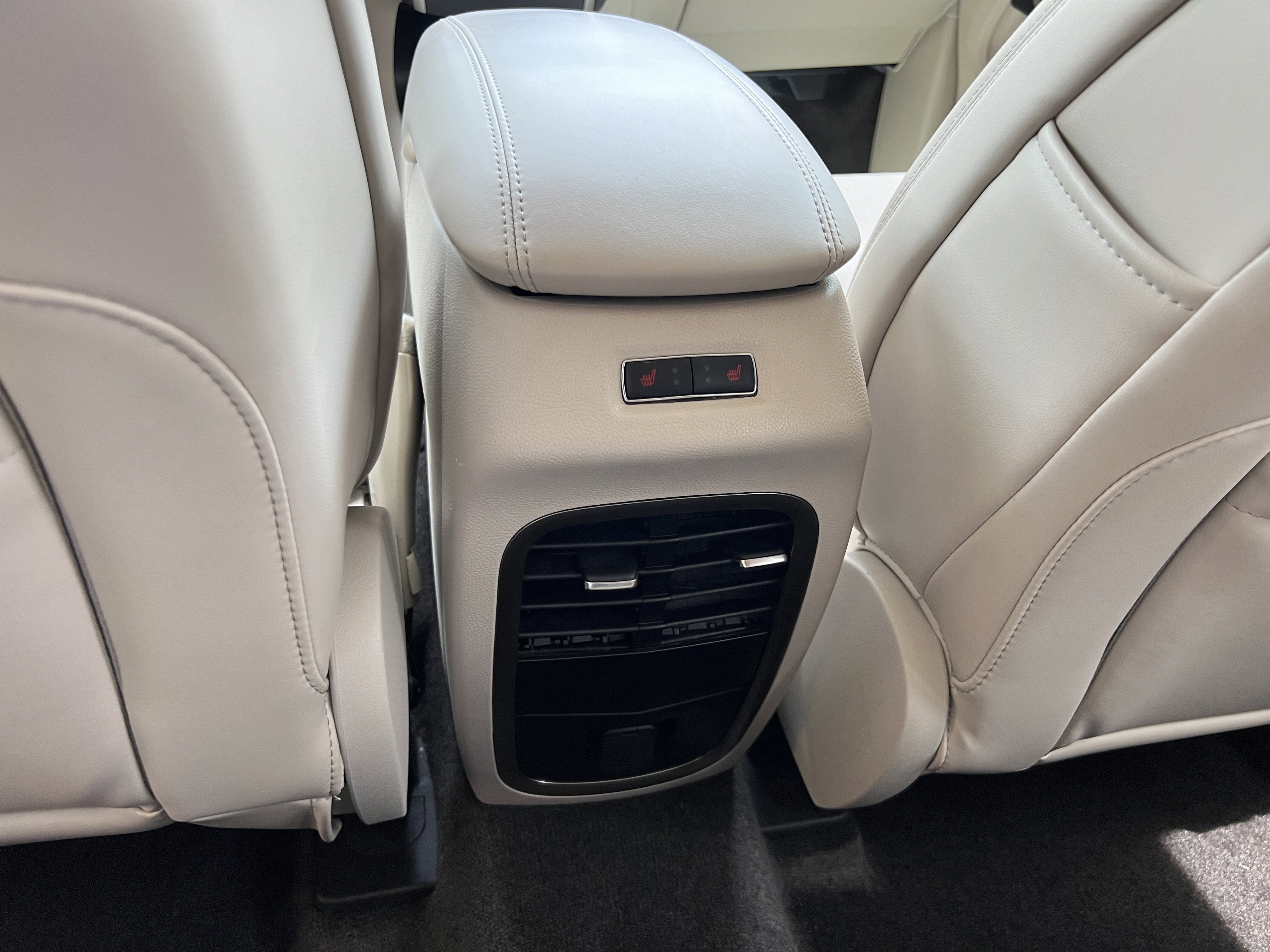 Used 2018 Lincoln MKC Select w/ Select Plus Package FWD image 24