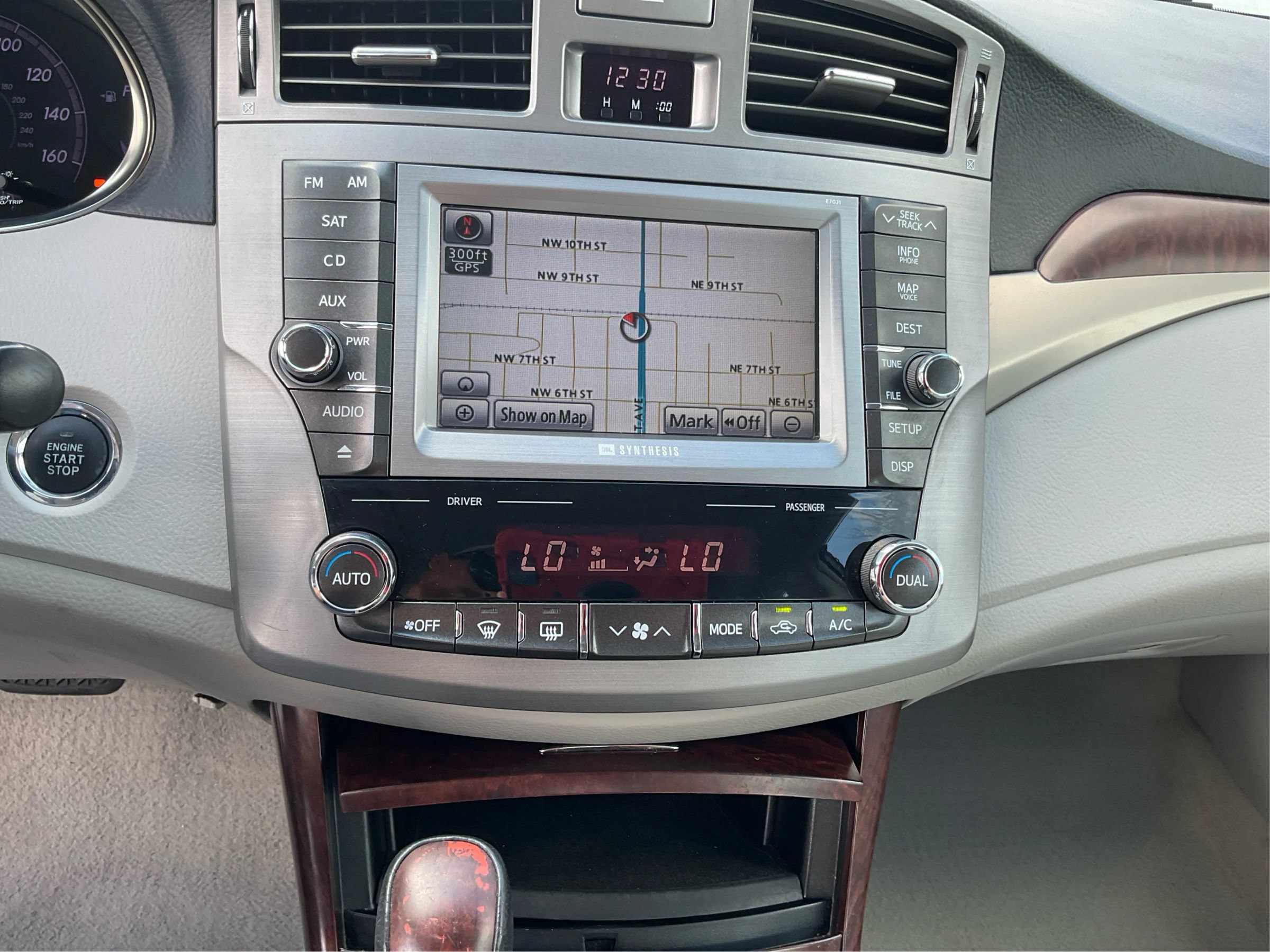 Used 2012 Toyota Avalon Limited FWD image 12