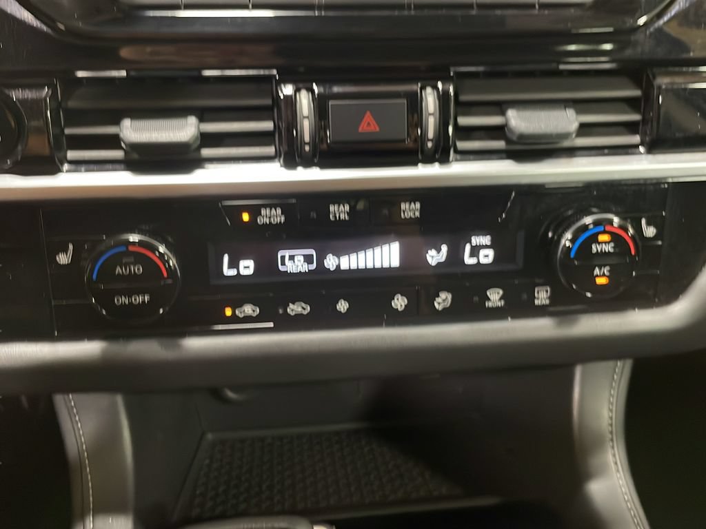 Used 2025 Nissan Pathfinder SV AWD/4WD image 23