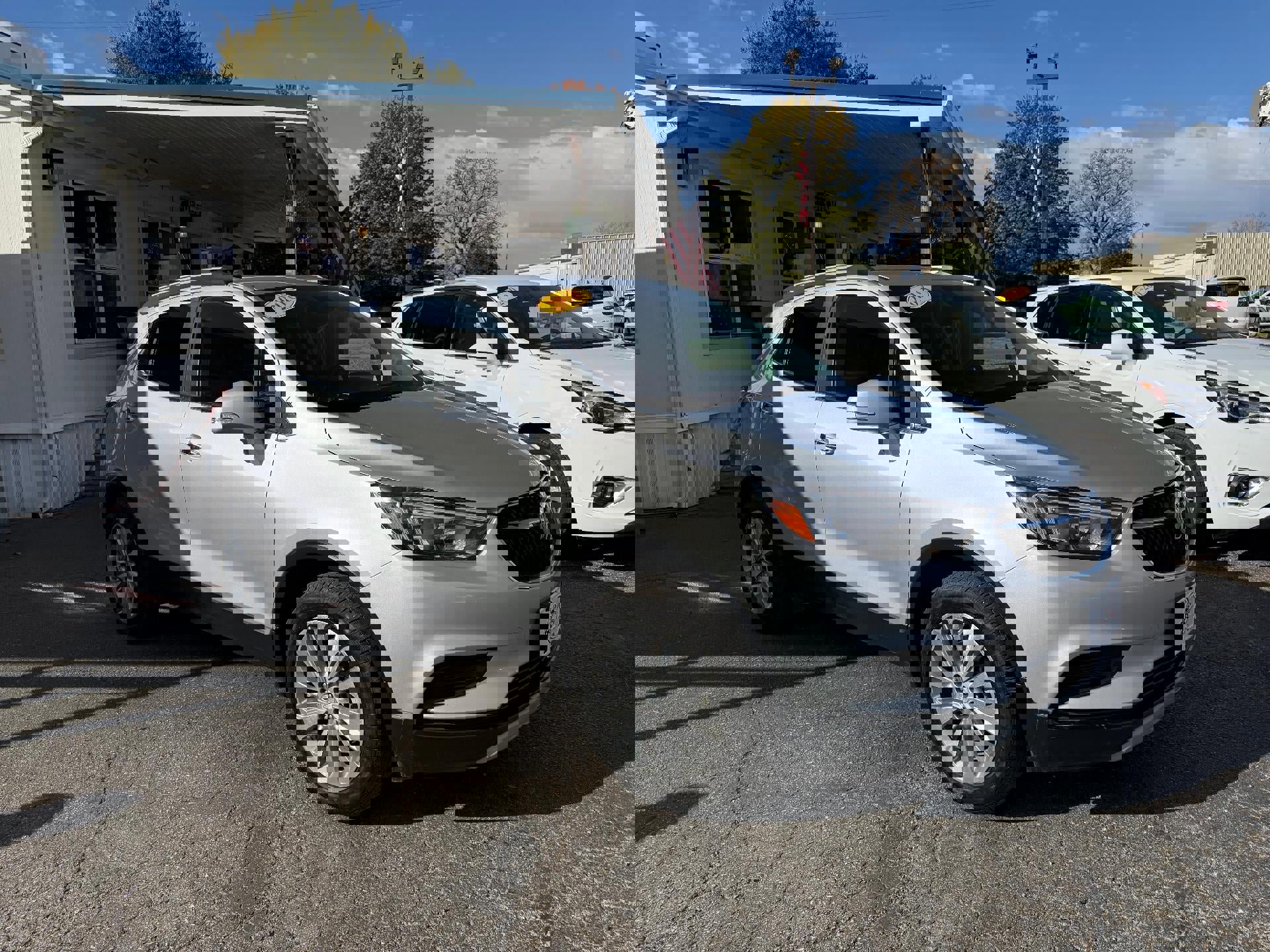 Used 2018 Buick Encore Preferred image 1