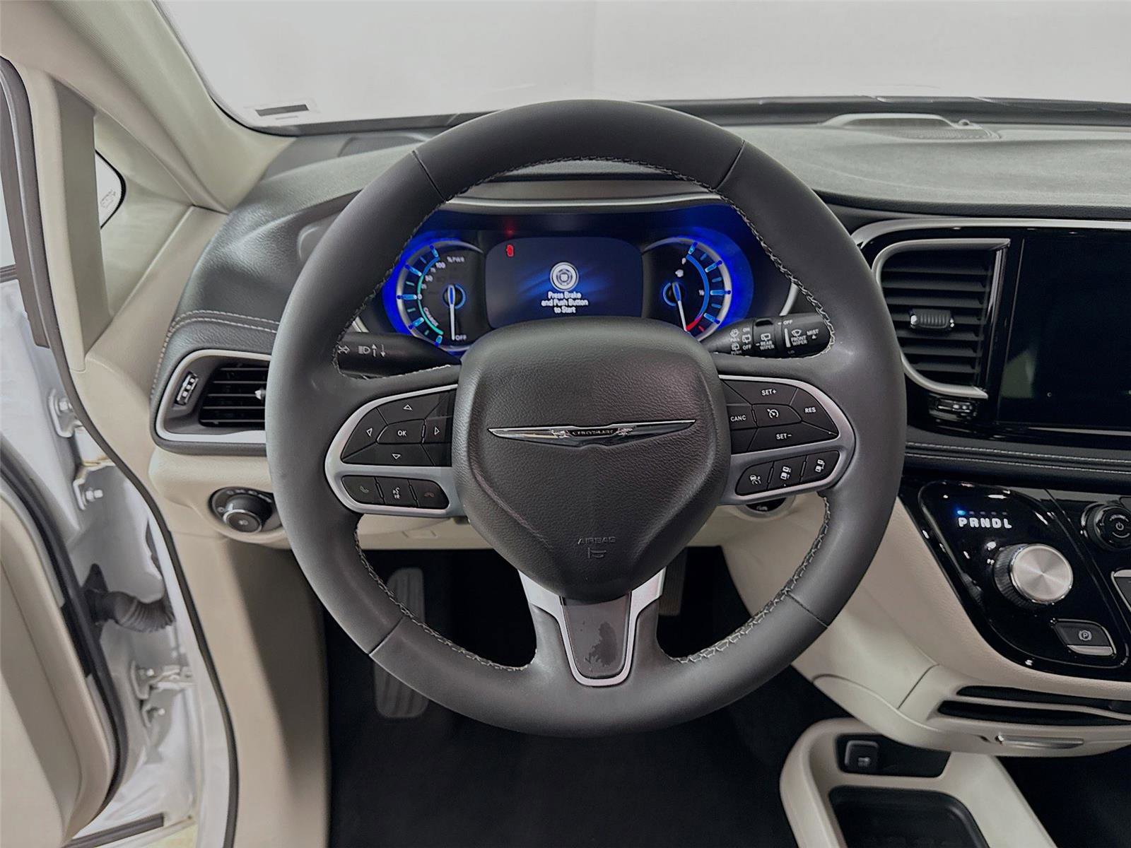 Used 2023 Chrysler Pacifica Touring-L image 18