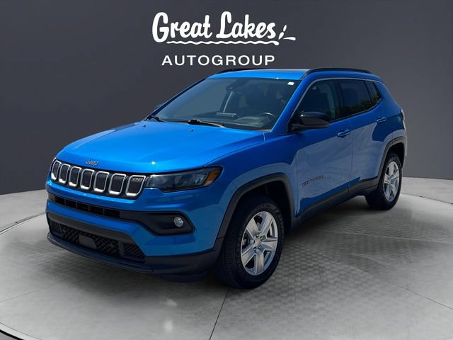 Used 2022 Jeep Compass Latitude w/ Sun and Sound Group AWD/4WD image 1
