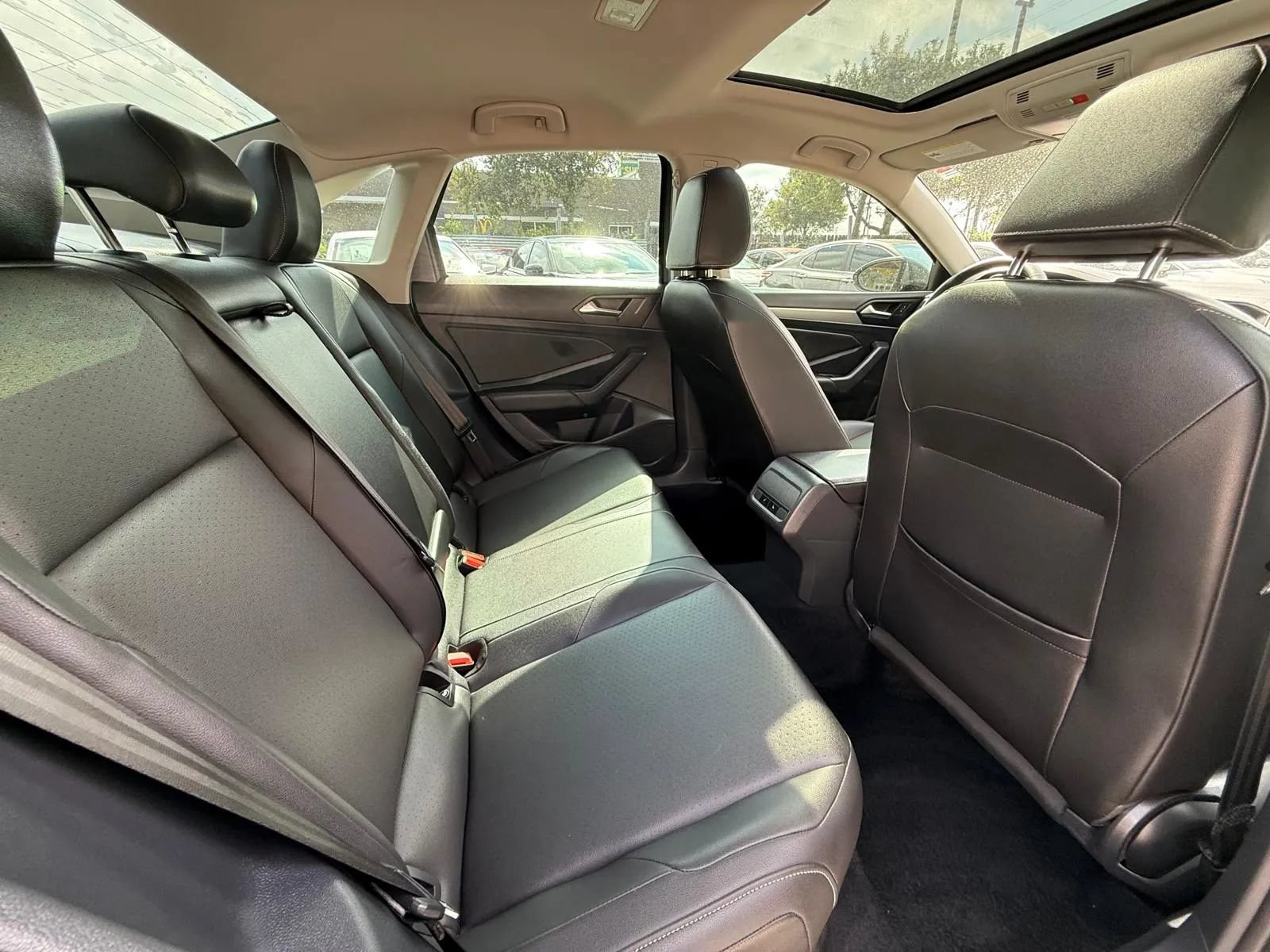 Used 2020 Volkswagen Jetta SE w/ SE Cold Weather Package FWD image 11