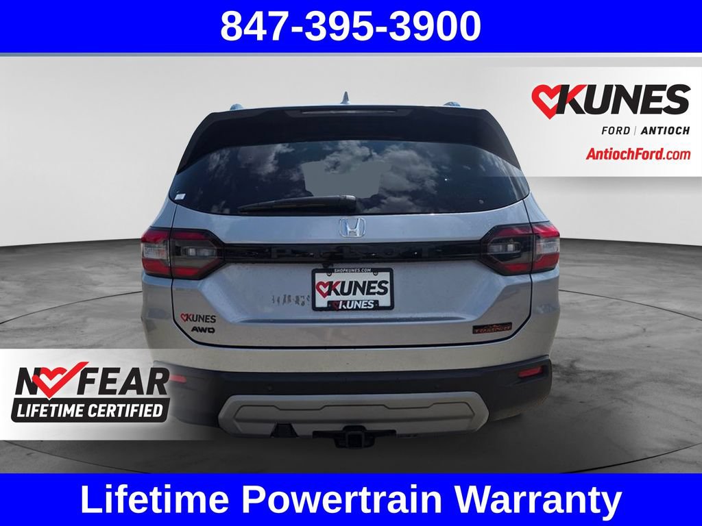Used 2025 Honda Pilot TrailSport image 9