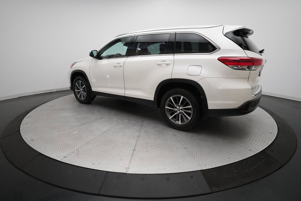 Used 2019 Toyota Highlander XLE image 12