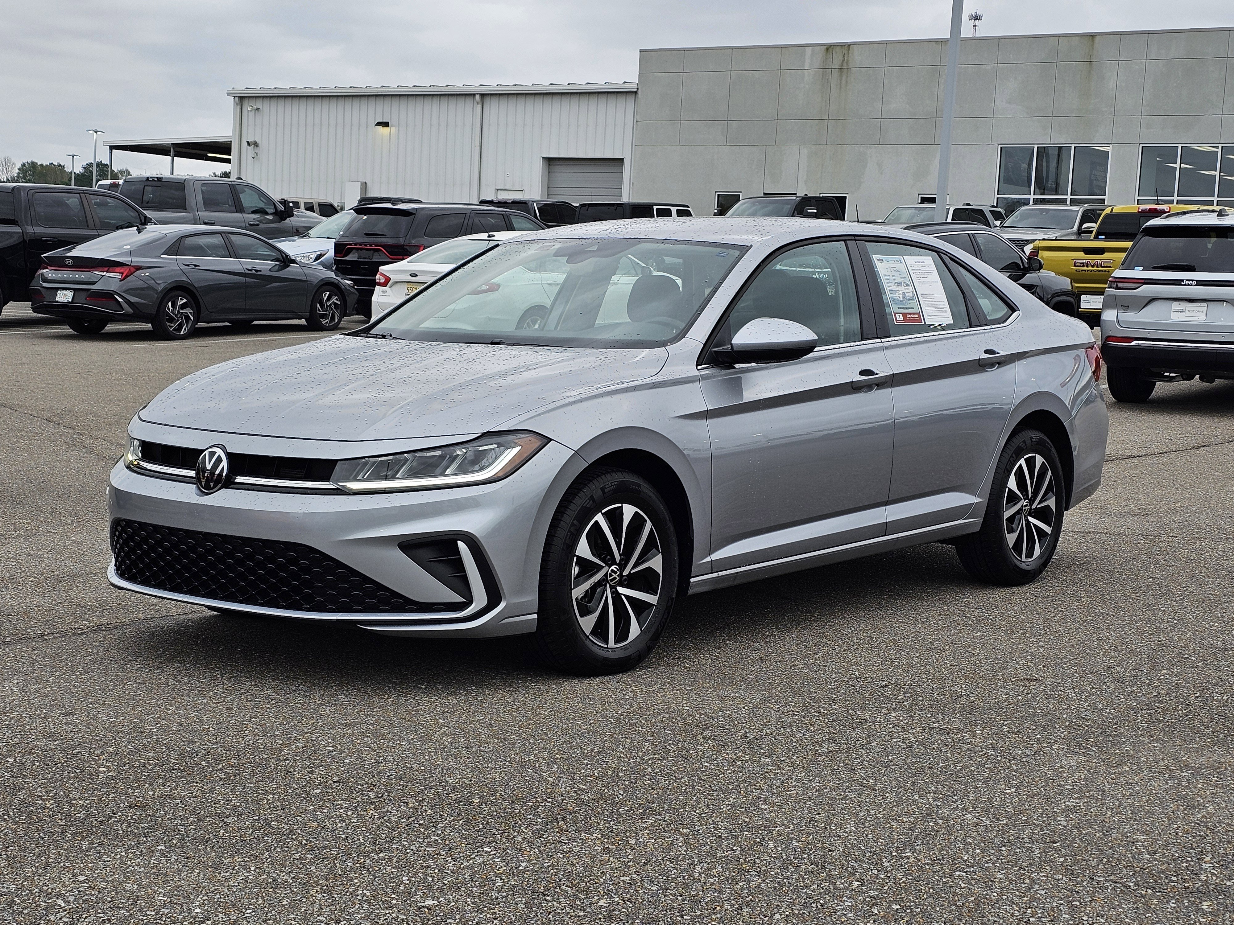 Used 2025 Volkswagen Jetta S image 1