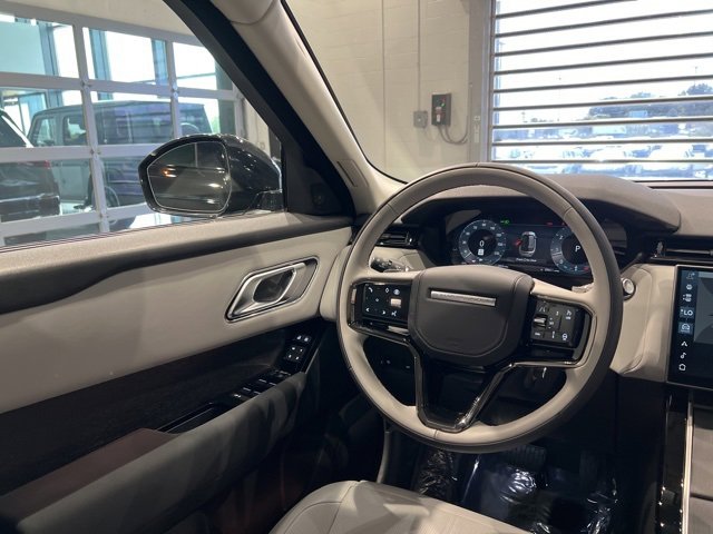 Used 2025 Land Rover Range Rover Velar S image 38