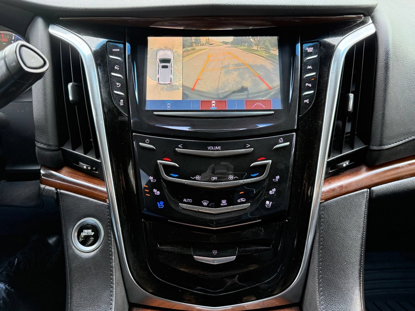 Used 2018 Cadillac Escalade Premium Luxury RWD image 31