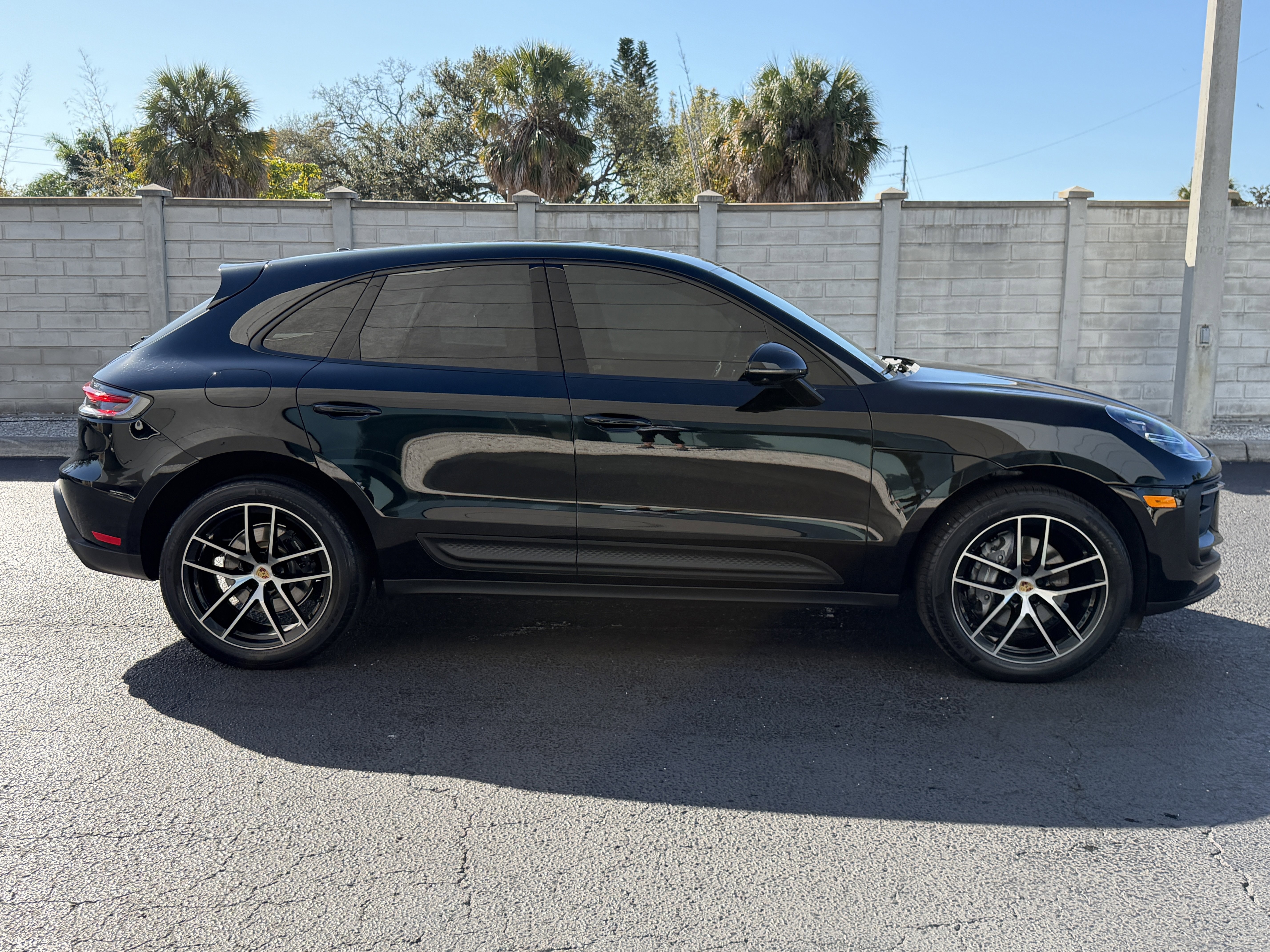 Certified 2022 Porsche Macan image 7
