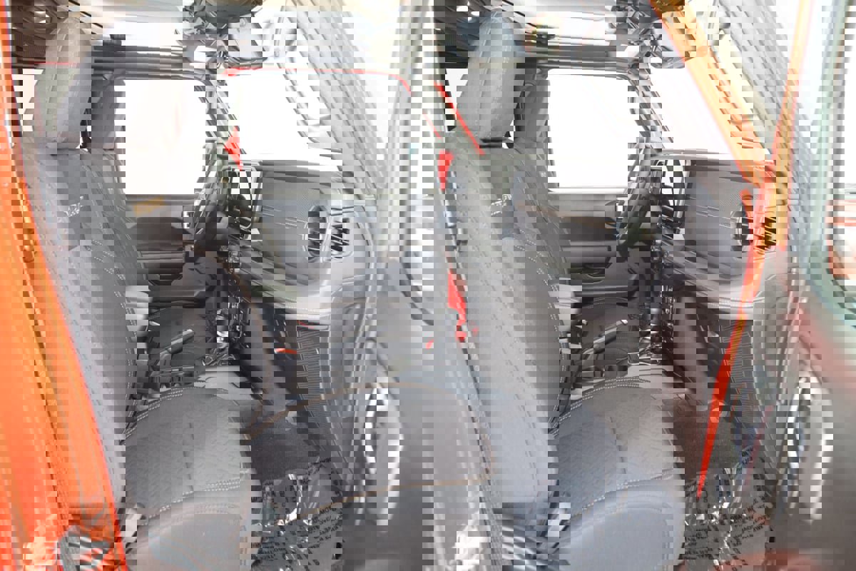 Used 2025 Jeep Gladiator Mojave image 11