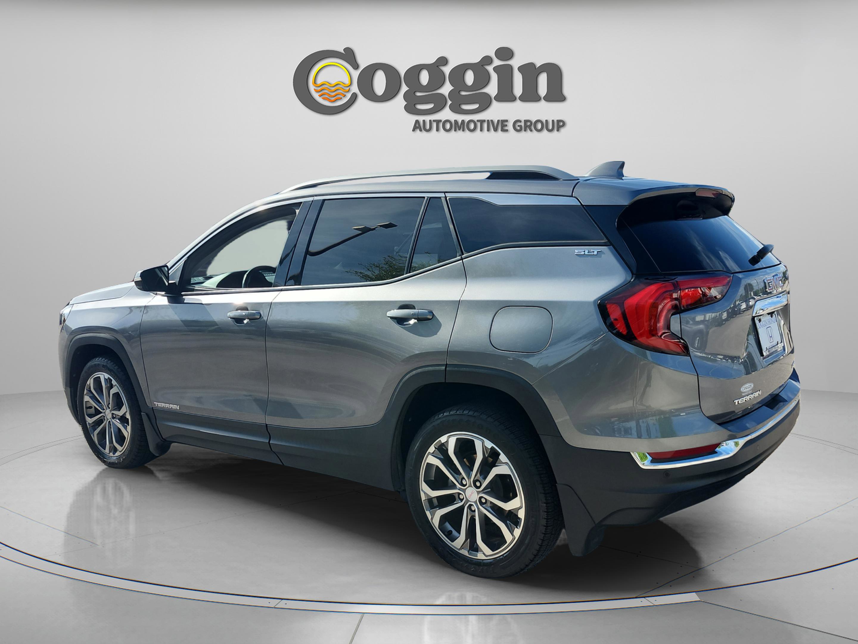 Used 2021 GMC Terrain SLT image 3