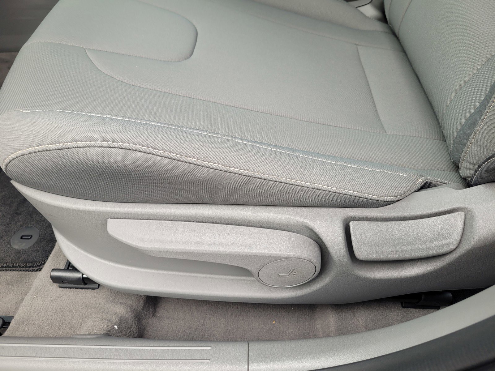 New 2025 Hyundai Elantra SEL image 16