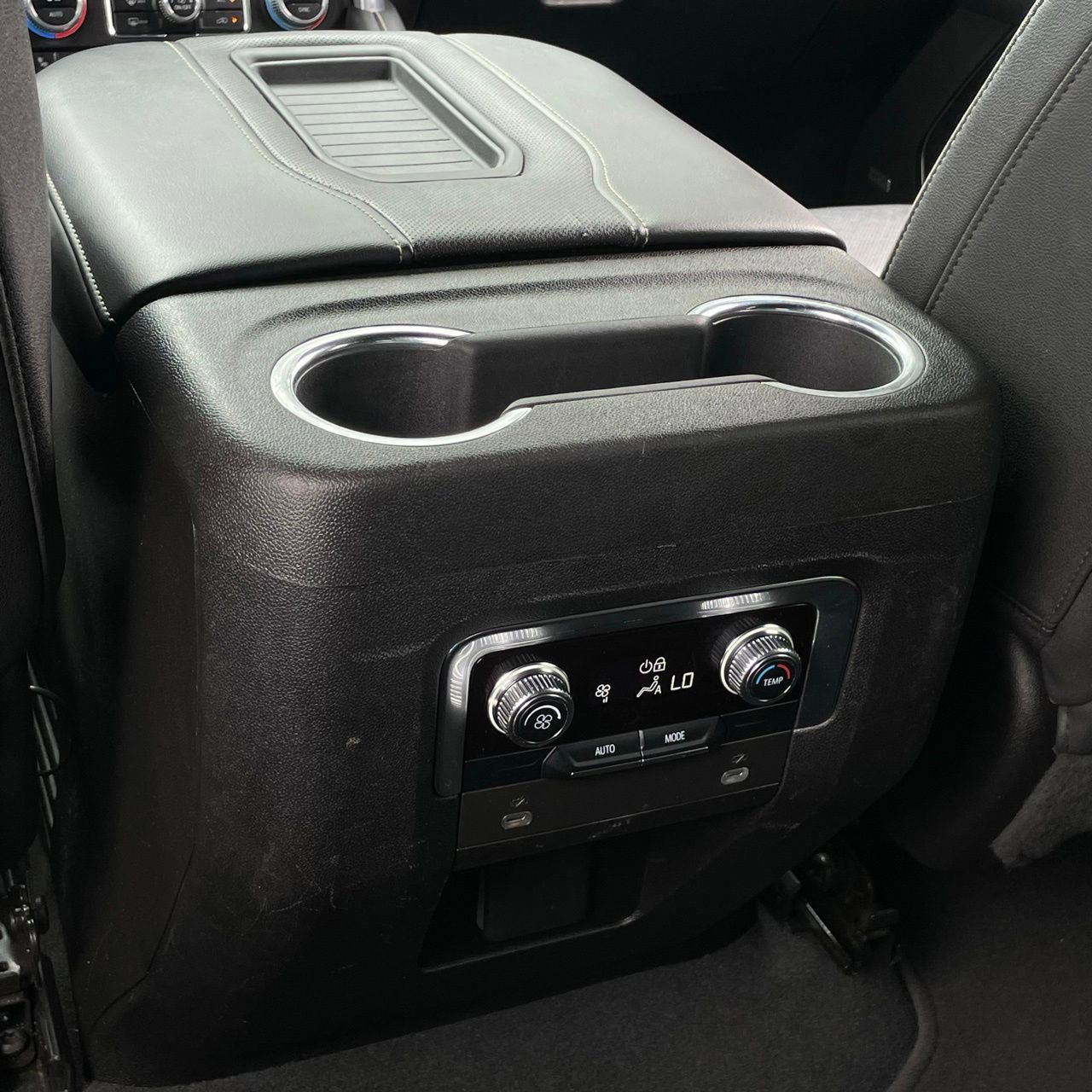 Used 2023 GMC Yukon SLT AWD/4WD image 25