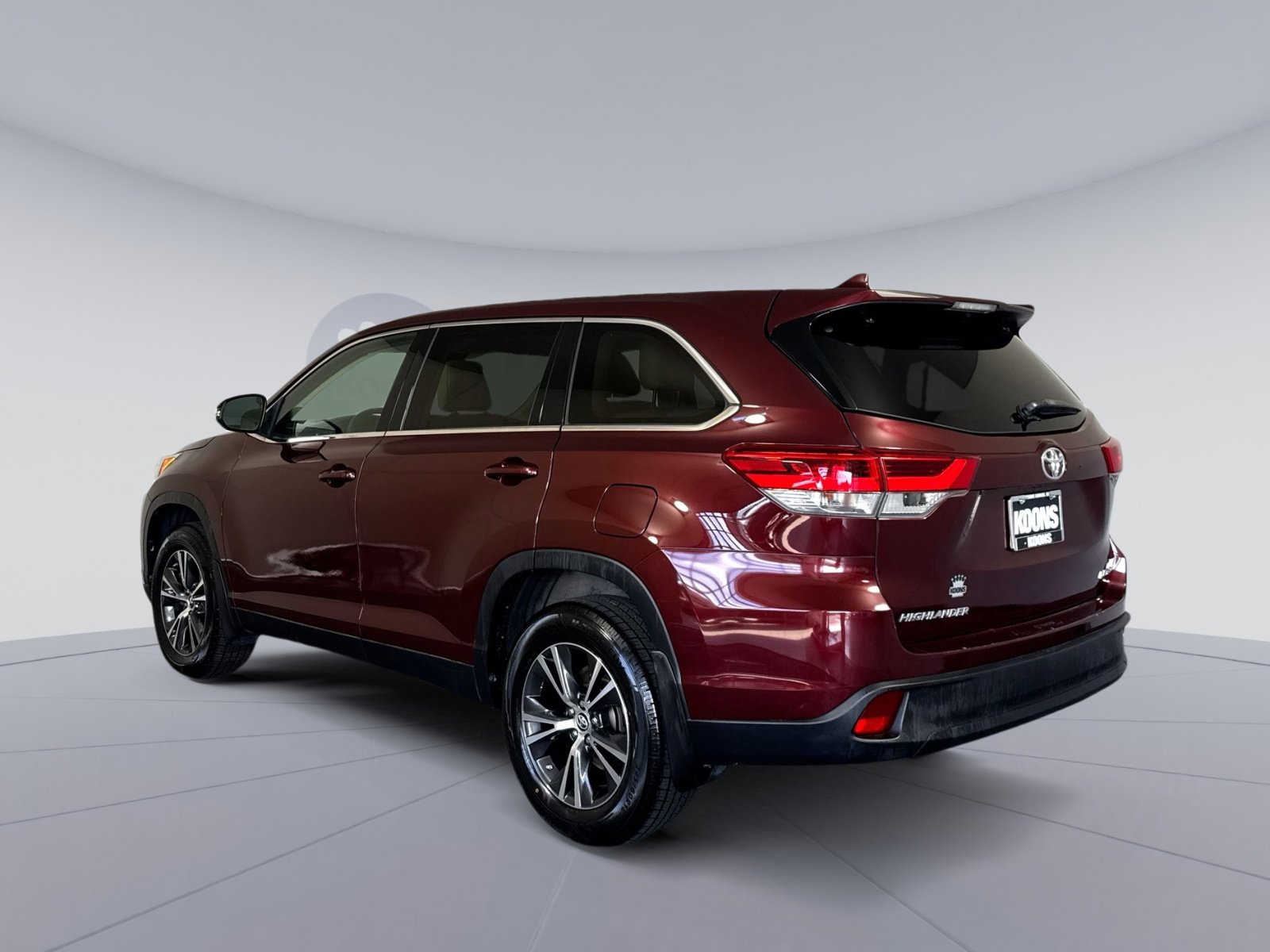 Used 2019 Toyota Highlander Plus AWD/4WD image 4