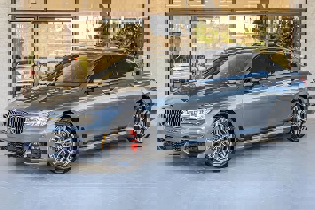 Used 2016 BMW 740i image 2